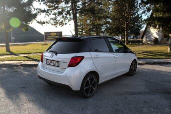 Toyota Yaris 1.5 Hybrid Style e-CVT - 4