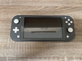 Nintendo Switch Lite - 4