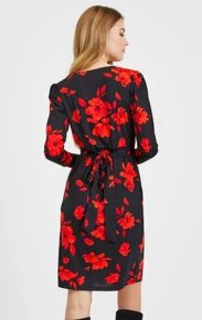 ORSAY červeno-čierne dámske kvetované šaty - 4