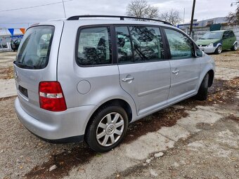 Volkswagen Touran - 4