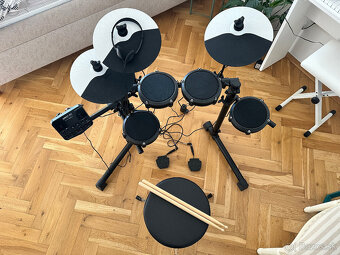 Predám elektronické bicie Alesis Debut Kit Black – rozbalené - 4