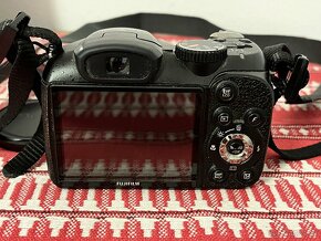 FujiFilm Finepix S2800HD - 4