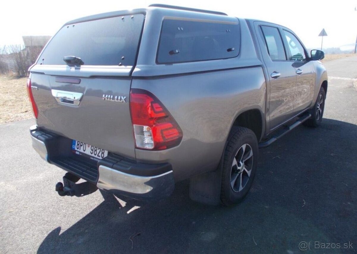 Toyota Hilux 2,4D naj 69 000km nafta manuál 110 kw