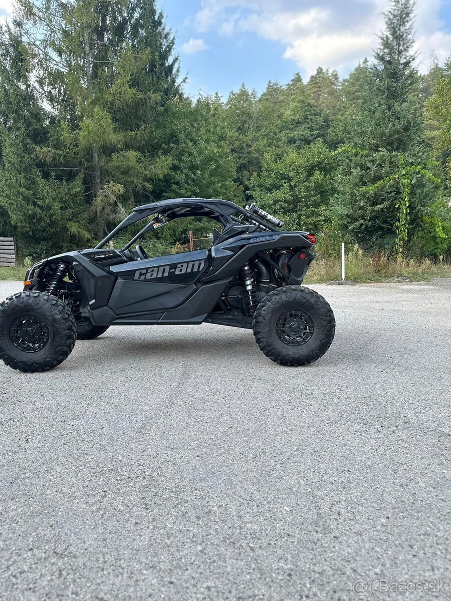 CAN-AM MAVERICK X3 Turbo RS