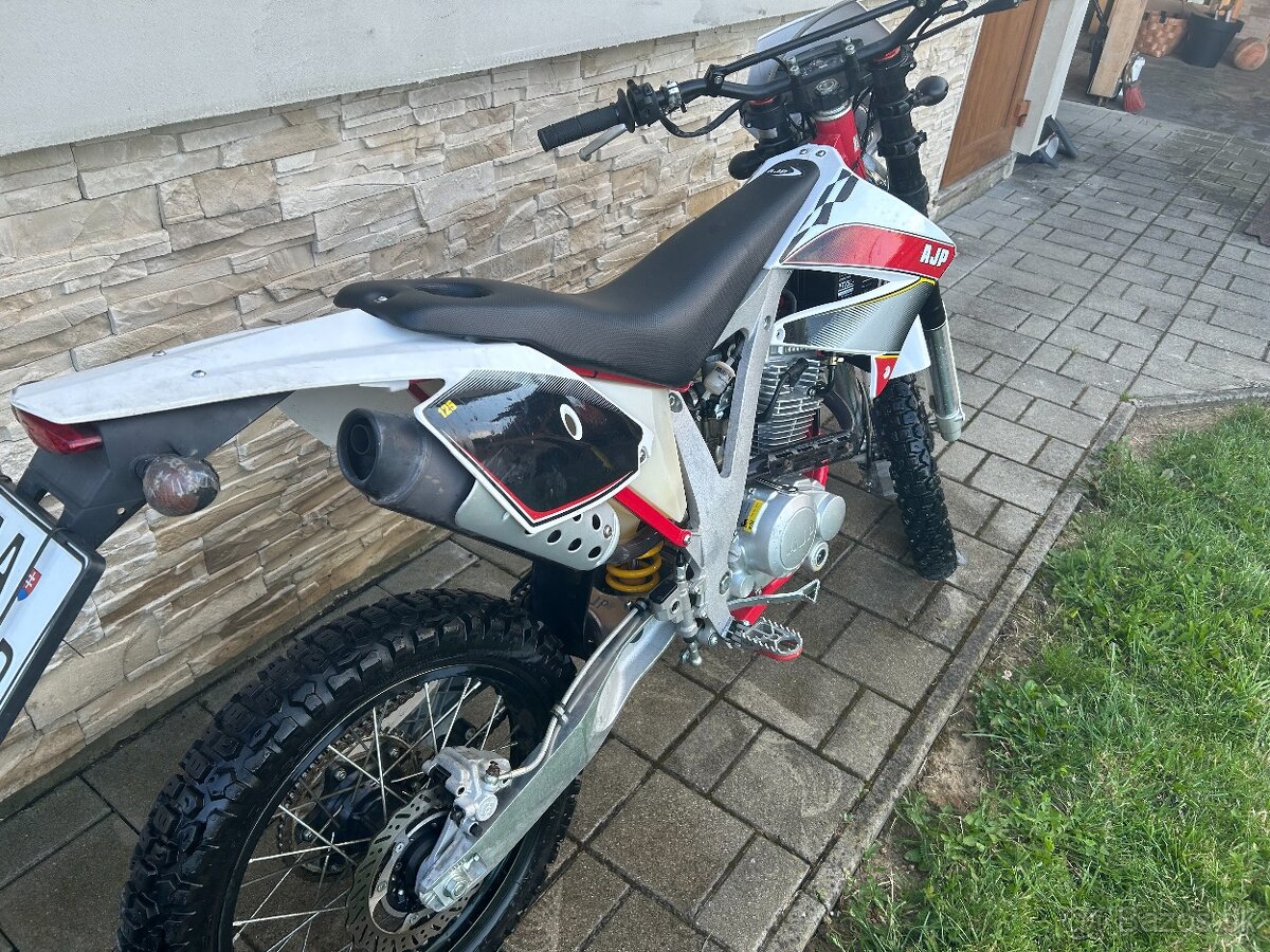 AJP PR3 125 Supermoto