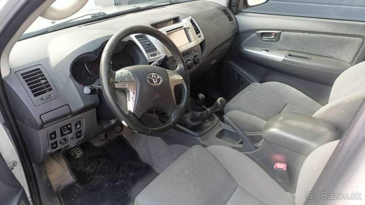 TOYOTA HILUX 2.5 D4D 4x4 - NA PREDAJ / NA SPLÁTKY