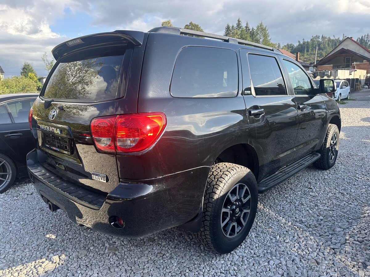 2016 Toyota Sequoia SR5 5,7 V8 LPG 4x4 7-miest podvozok +2”