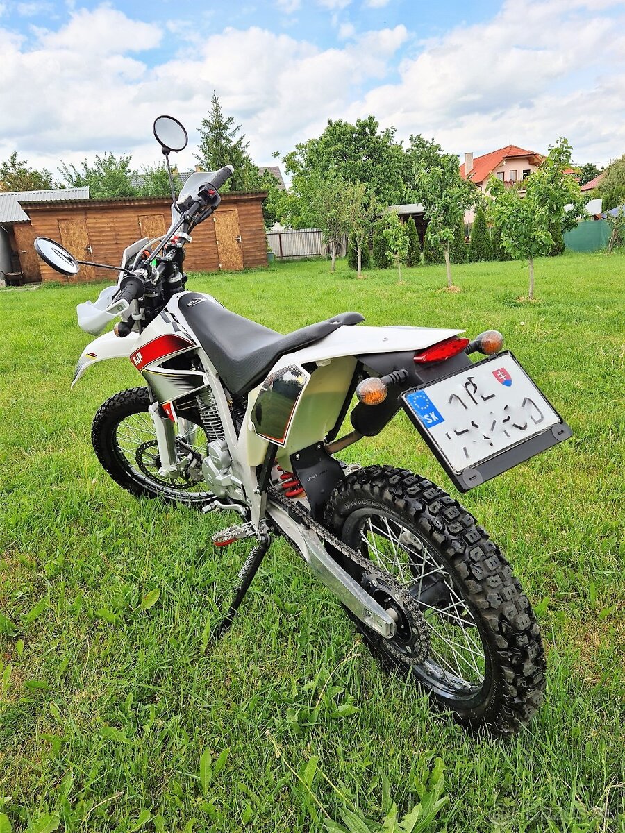 AJP PR3 Enduro 240 (6/2018)