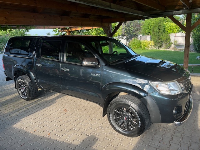 Predám Toyotu Hilux 3,0 D4D, 126kw,4x4, A/T, Pick Up