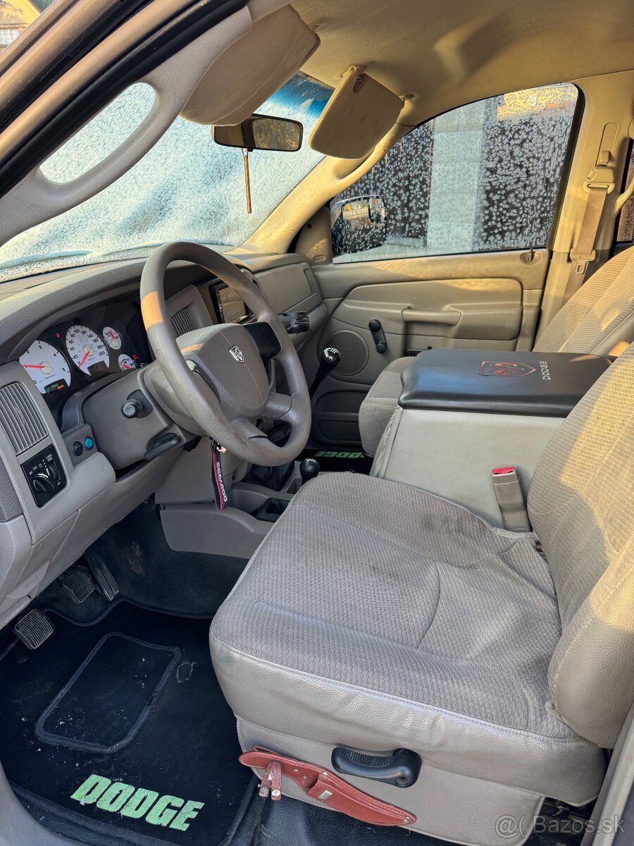 Dodge ram 2500 HEAVY DUTY 5.9 cummins 4x4 manual 6q