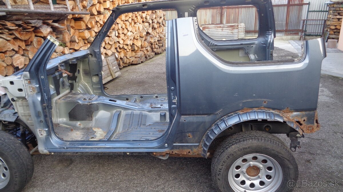 Suzuki Jimny časti karosérie