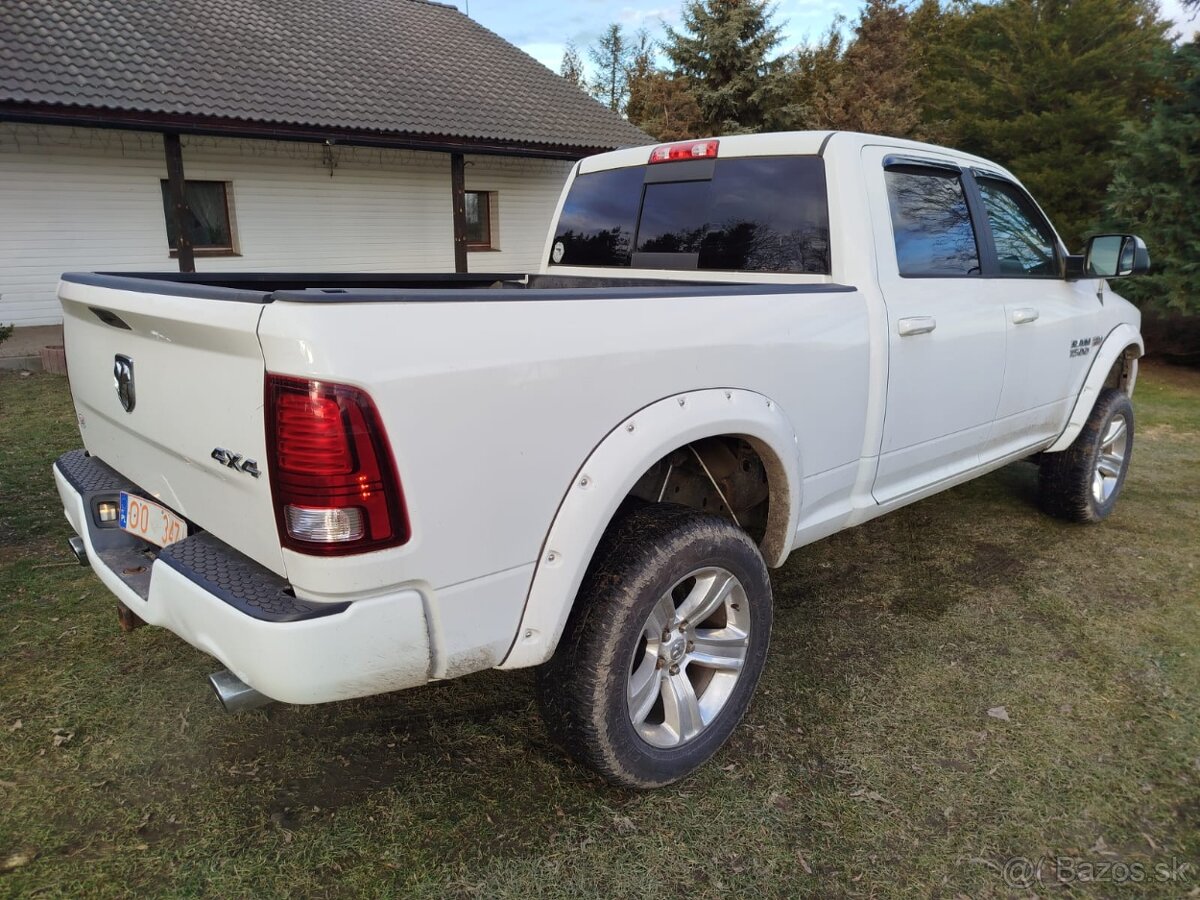 Dodge RAM 1500 5.7 V8 , SPORT , 4x4 , full vybava 2017