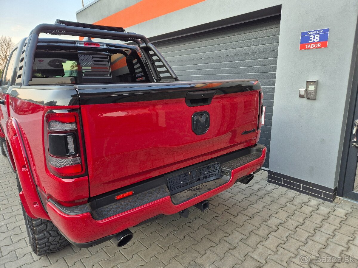 DODGE RAM 1500 5,7 HEMI BUILT TO SERVE 2022