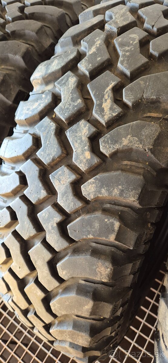 Predam originálne Offroad gumy 235/75R15