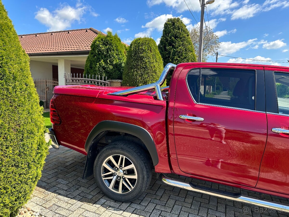 Toyota Hilux DC 2.4 l D-4D INVINCIBLE 4x4 A/T