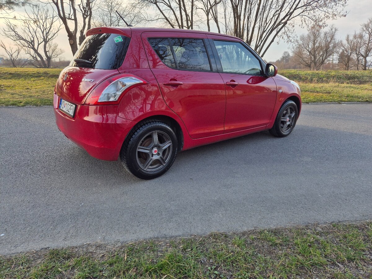 Suzuki Swift 1,2 69 kw Rok 2012