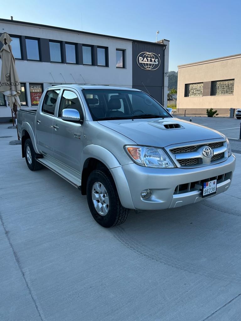 Predam toyotu hilux 3.0 diesel