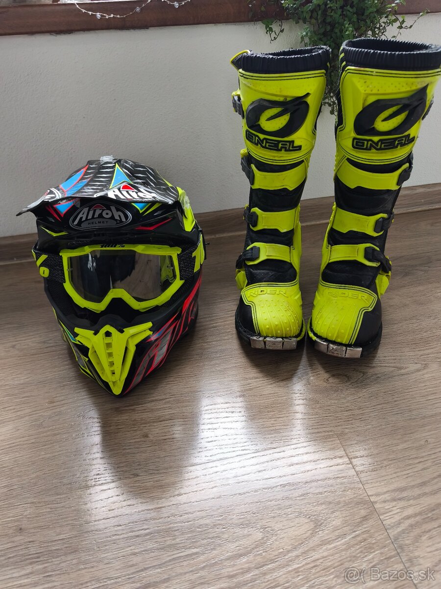 Predám set prilbu plus topánky na motocross