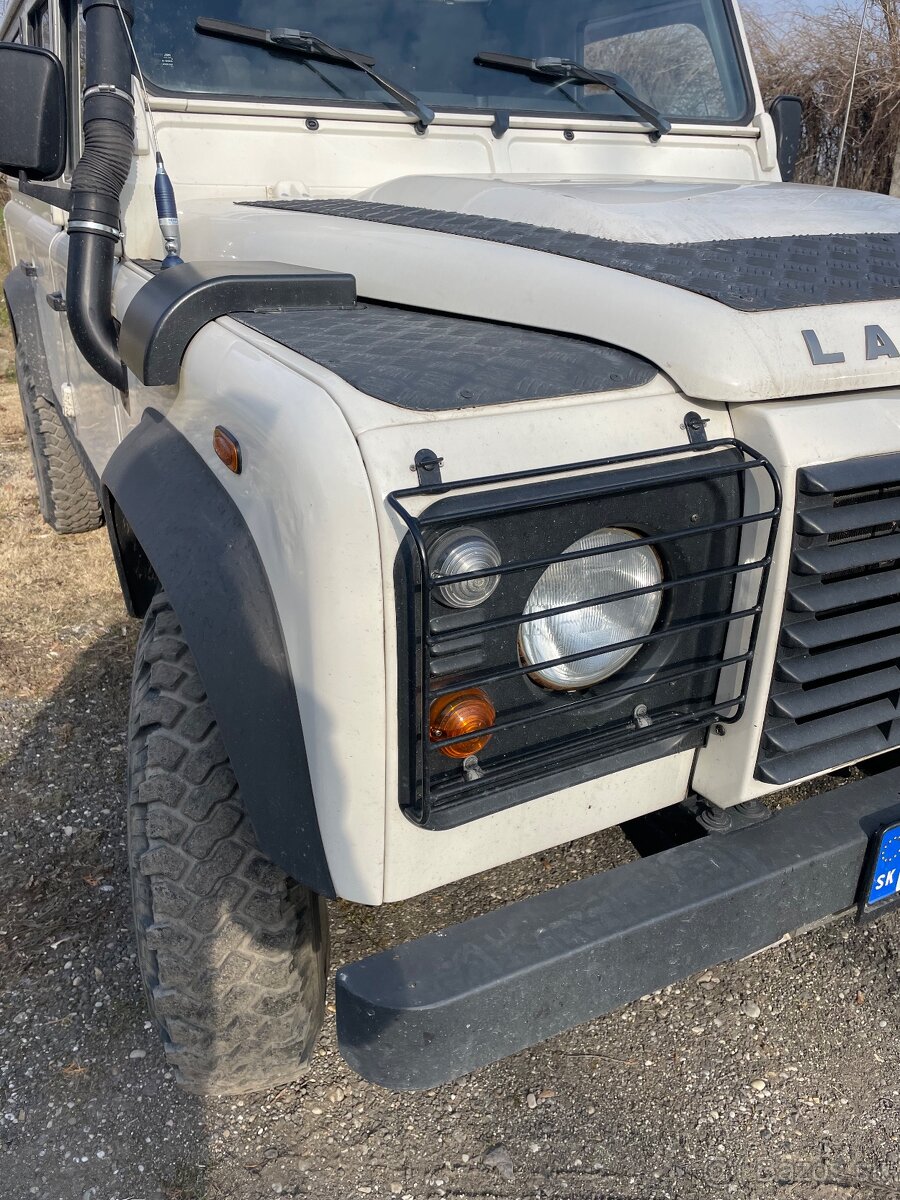 Land Rover Defender 110 2.4