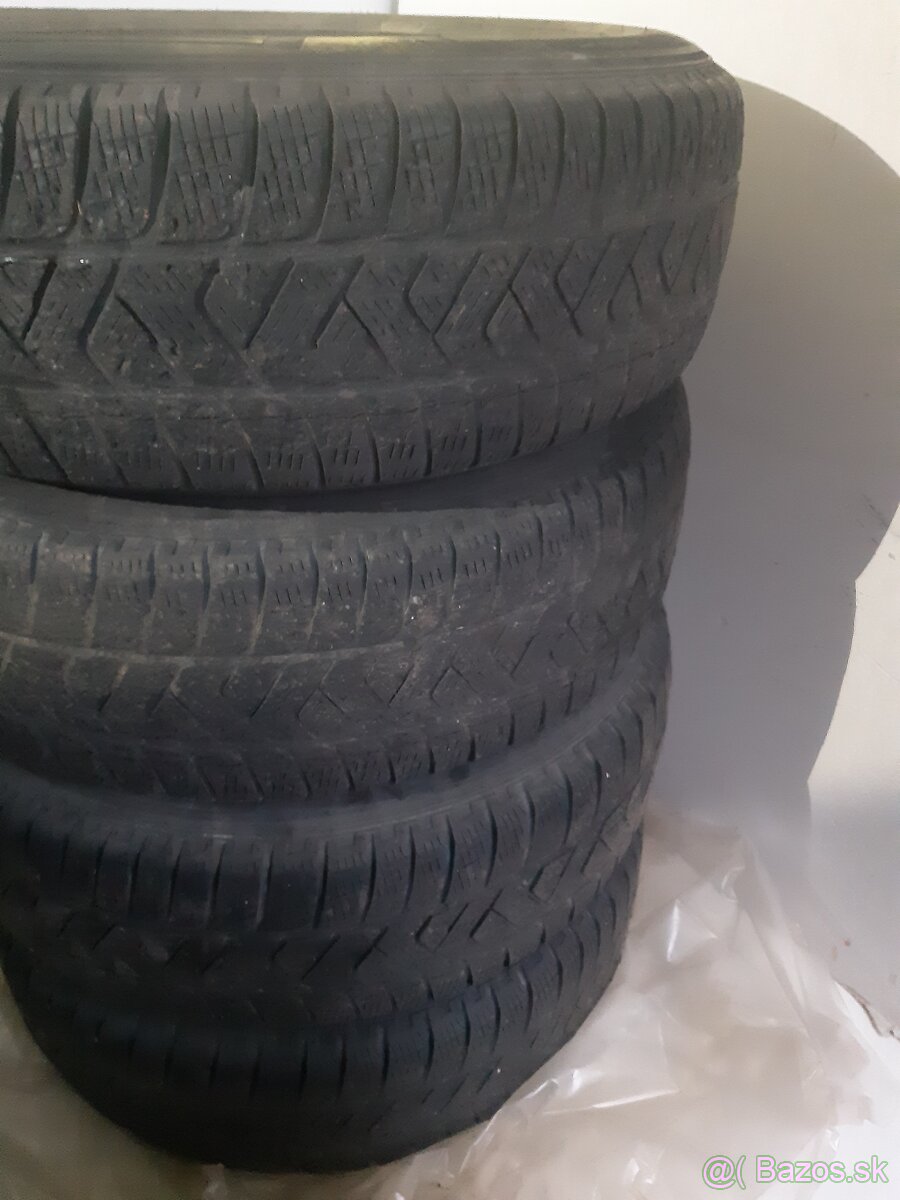 Pirelli 215/70/R16 104H,SUV