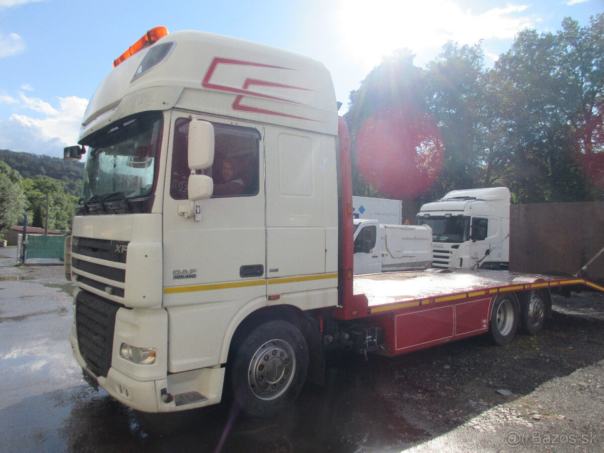 DAF XF 105.460 PŘEPRAVNÍK STROJŮ A VOZIDEL PO SERVISE