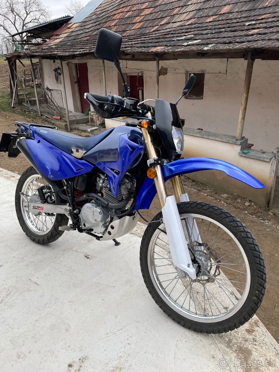 YUKI TR 200 enduro A2