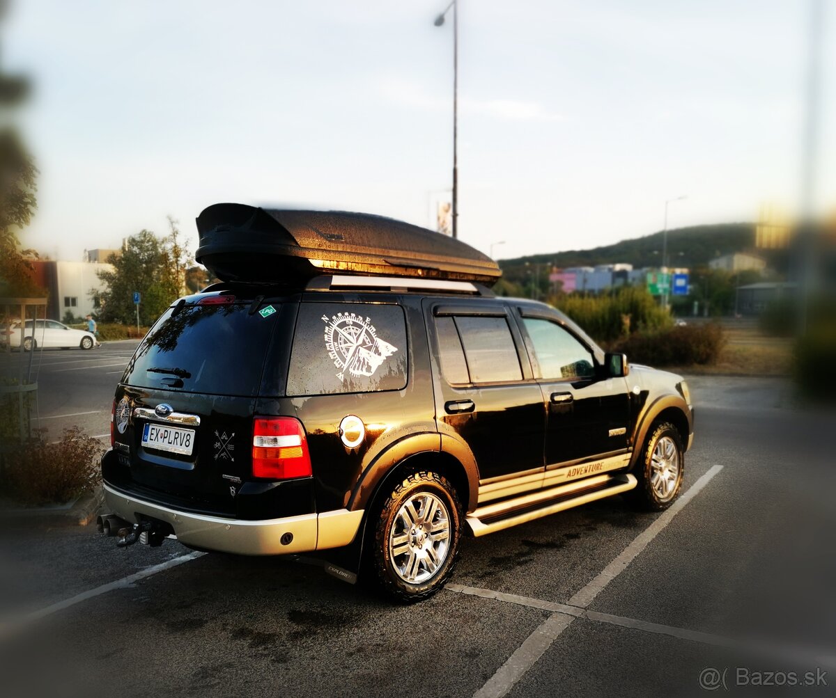 Ford Explorer V8 benzín 4x4 7-miest koža camper