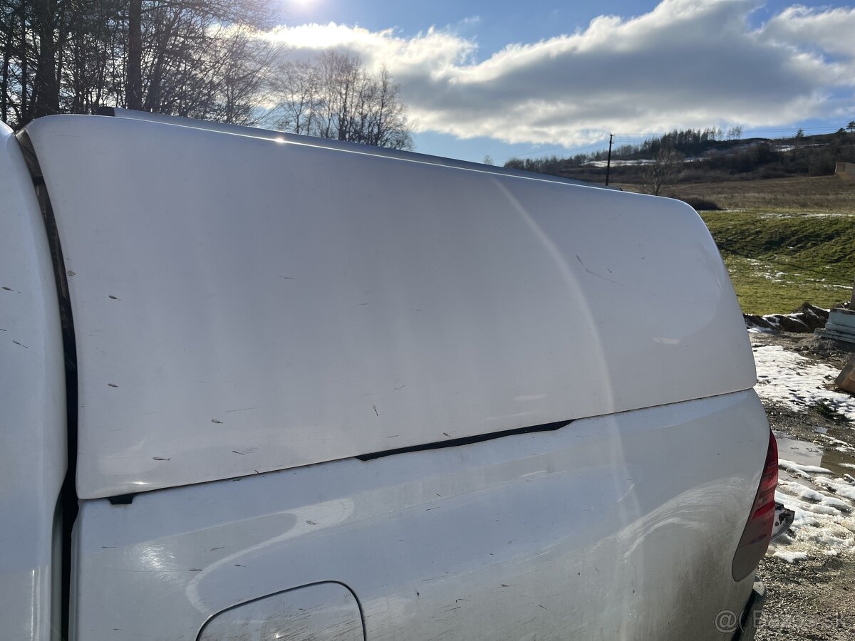 hardtop a strešný nosič Topsystem Thule Toyota Hilux