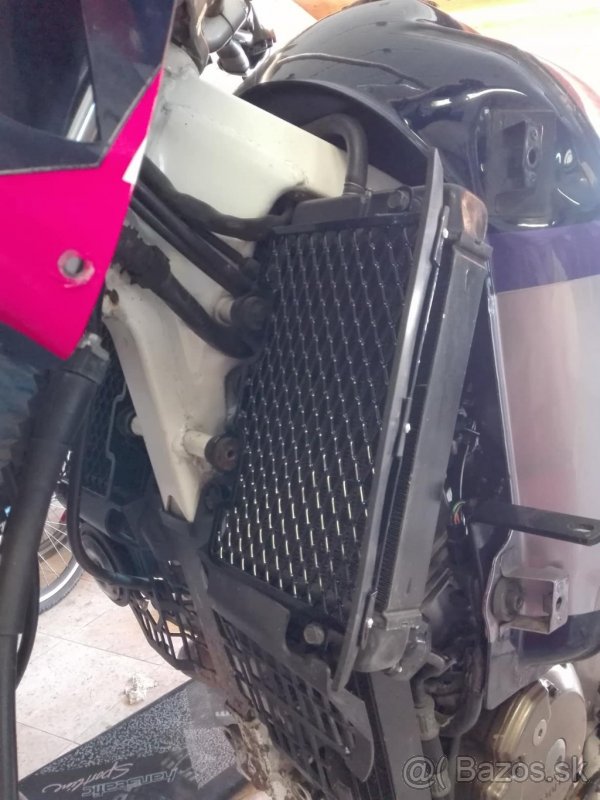 Honda XRV 650, 750 Africa Twin Mriežka chladiča