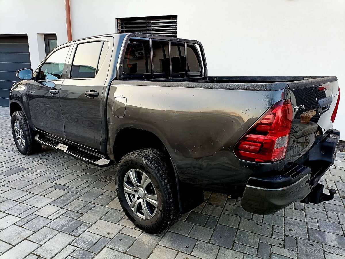 TOYOTA HILUX 2.4DI-D - PREDAJ AJ NA SPLÁTKY