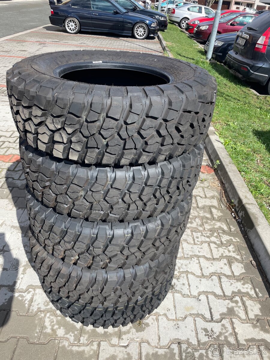 Jeep Wrangler r17 BF Goodrich 254/75 r17