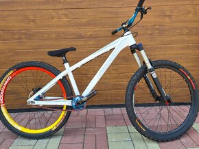 Downhill bicykel  GIANT - 5