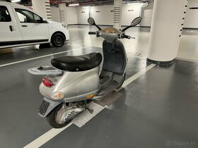 Vespa skútr na náhradní díly jako celek viz foto - 5