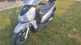 Predam Piaggio Carnaby 125 11kw rok 2011. Najazdene 24700km. - 5