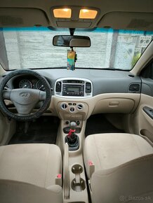 Hyundai accent 1.4 benzín 2008 - 5