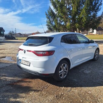 Renault Megane hatchback - 5