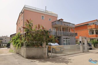 ☀Vodice(HR)-Kompletne zariadený apartmán so strešnou terasou - 5