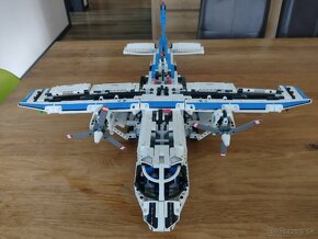 Predám lego technic lietadlo Cargo plane 42025 v 100% stave - 5