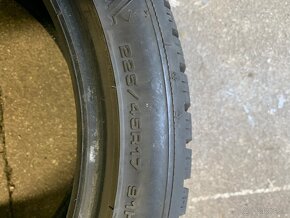 Predám zimné pneumatiky 225/45 r17 - 5