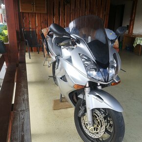 Honda VFR800 - 5