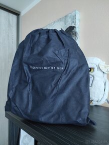 Kabelka Tommy Hilfiger - Th Core Hobo - 5