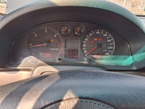 Prístrojový panel, budíky, tachometer. - 5