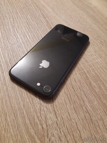 iPhone 8 / 64GB čierny TOP stav - 5