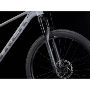 TREK PROCALIBER 8, 2024 farba "Plasma Grey Pearl" (sivá). - 5