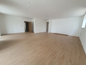 Nový 4 izb. byt 130 m2  s predzáhradkou 120 m2, 5 min. od - 5