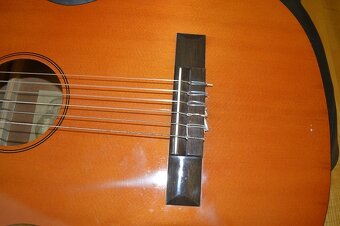 predam - krasna gitara YAMAHA - 5