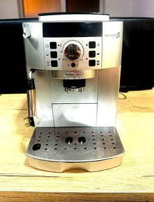 Kompaktný plnoautomatický kávovar De'Longhi Magnifica S ECAM - 5