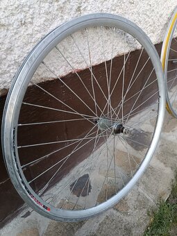 Predám kolesá na starší horksý bicykel 26 - 5