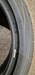 225 /45 R19 96W - 5