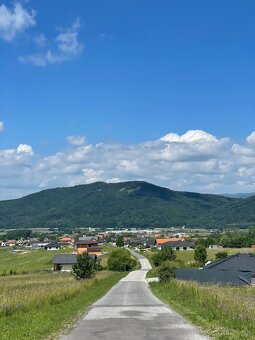 Priestranný stavebný pozemok s projektom aj st.povolením - 5